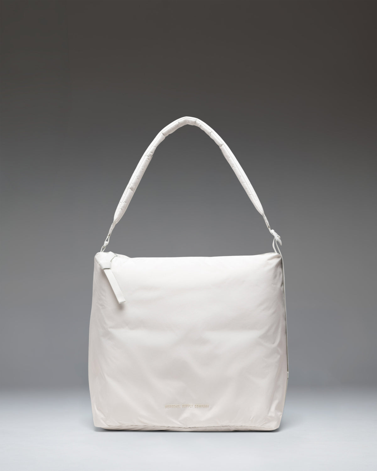 Cloudform Tote Q0