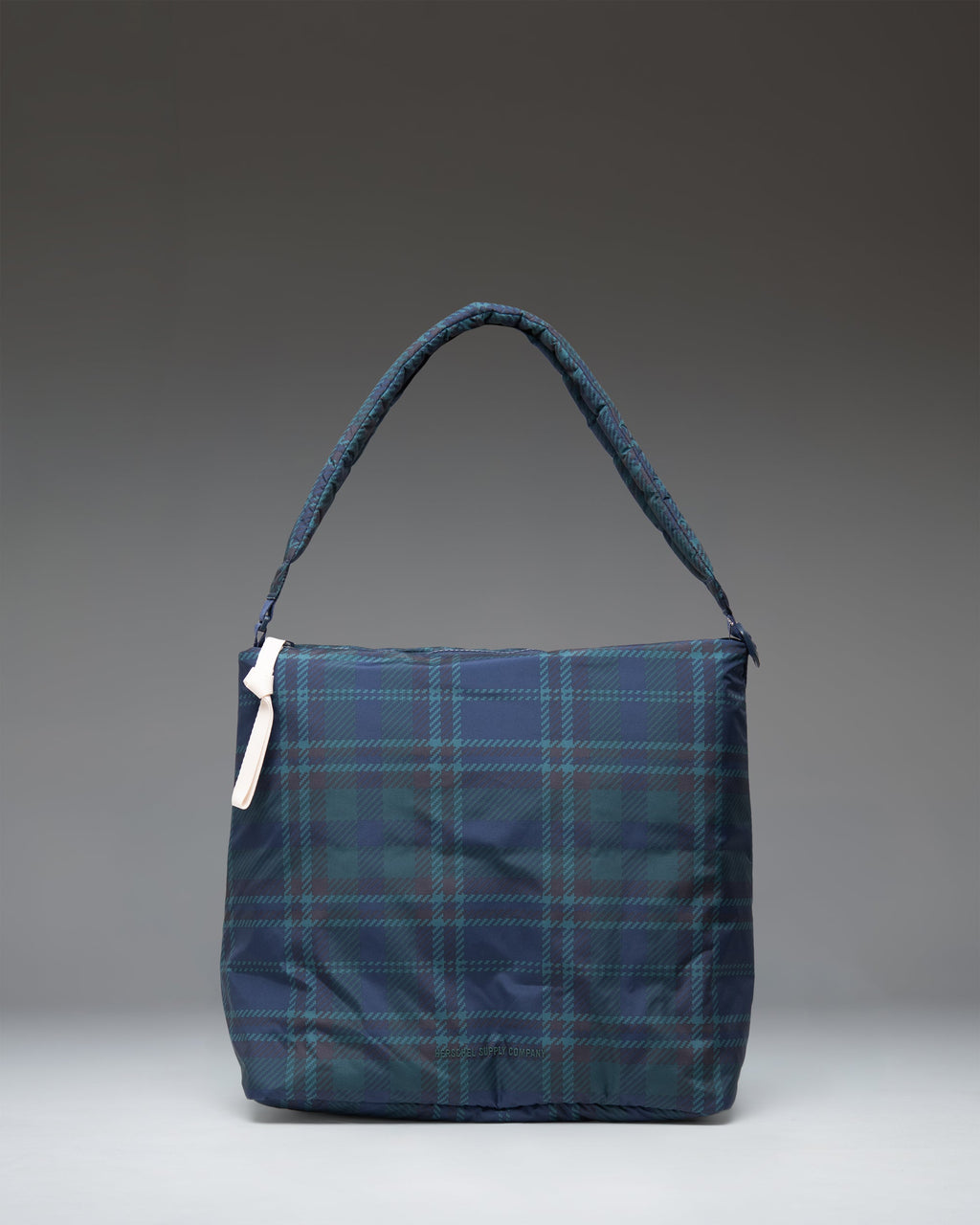 Cloudform Tote Q0